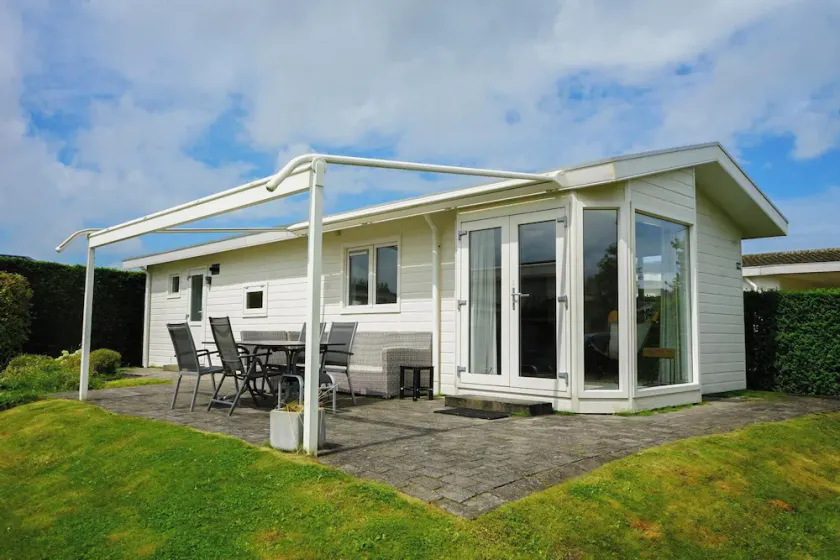 Chalet with 2 bedrooms and a terrace - Image 1