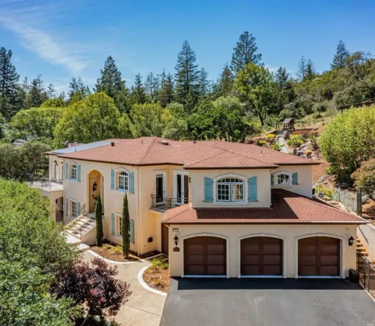 Wine Country Villa, Brush Creek, Heated Pool & Hot Tub - Image 1