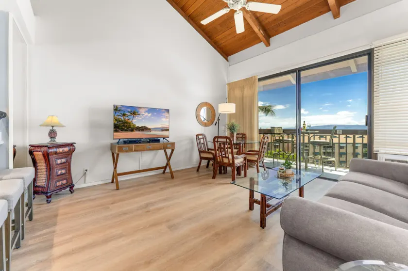 Convenient to downtown Kihei, across famous Charley Young Beach, 3 pool, tennis courts MV3407 - Image 1