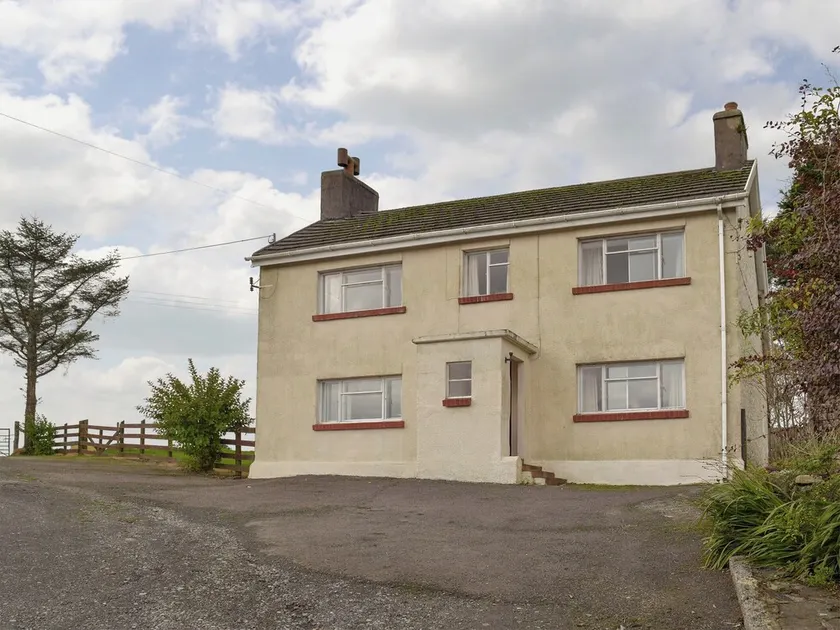 3 bedroom accommodation in Cynheidre, near Llanelli - Image 1