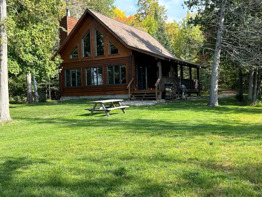 Log Cabin on Private Lakefront - Thunder Lake - Image 1