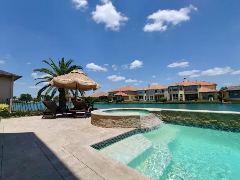 Lakeview Luxury House - Image 1