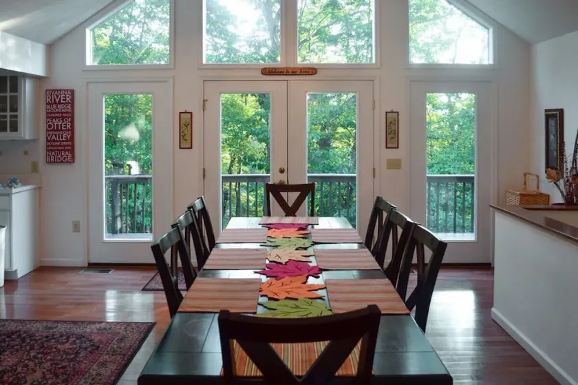Maple Highlands: Under 1 Mile to Lift! Mountaintop Estate with 2 Scenic Decks - Image 1