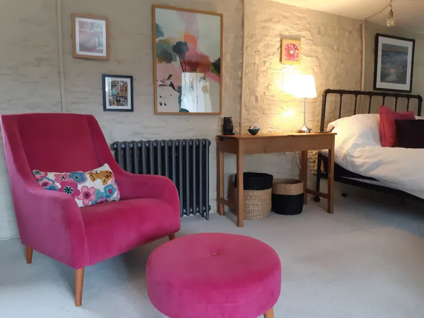 Unique suite full of character with own entrance - Image 1