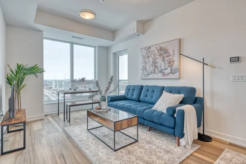 Hydropool Spa HotTub/Bowling Alley/Sauna/Patio/BBQ/Games - Gorgeous Corner Condo - Image 1