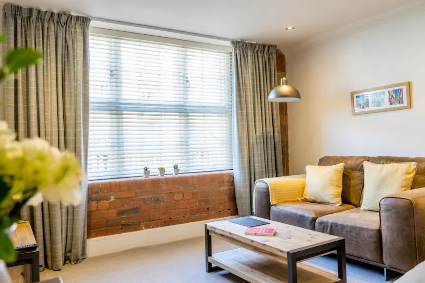 Cocoa Suites 56 - sleeps 2 guests with parking - Image 1