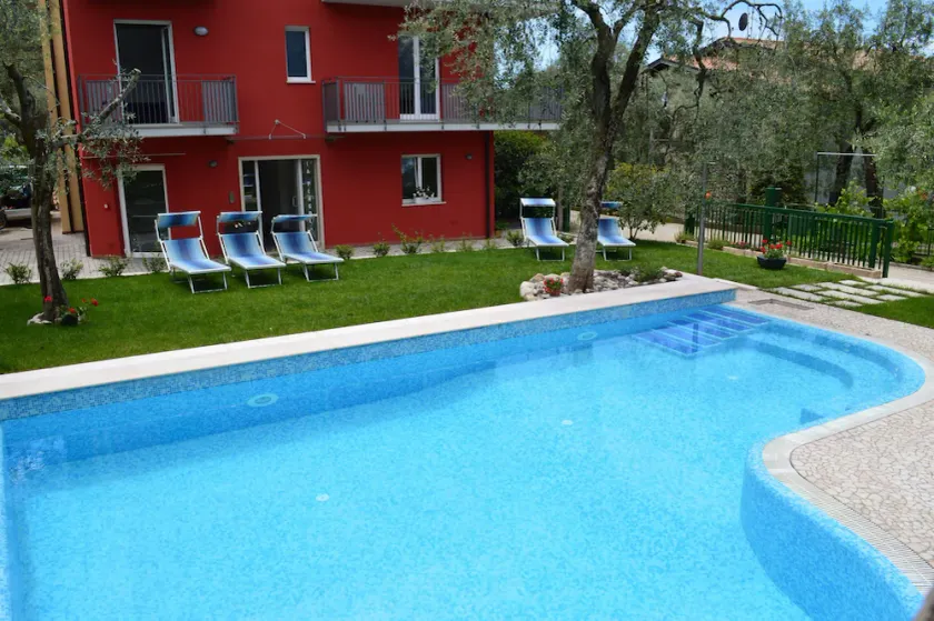 Residens \"La Pergola\" centrala område, trädgård, pool, parkering - Image 1