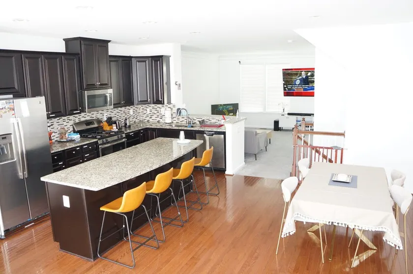 HiddenParadise in Scenic community, mins to attractions & WaterFront. Sleeps 9 - Image 1
