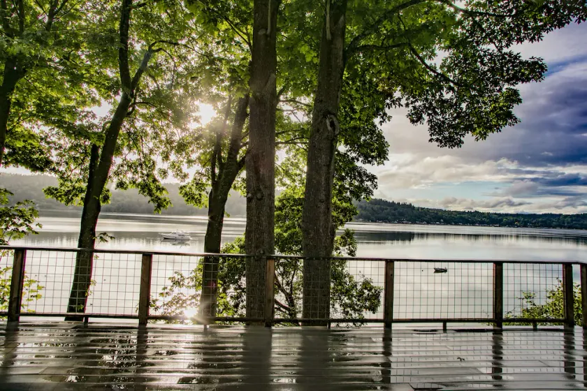 Riesige Terrasse, spektakuläre Aussicht und der Strand. Versteck am Wasser. - Image 1