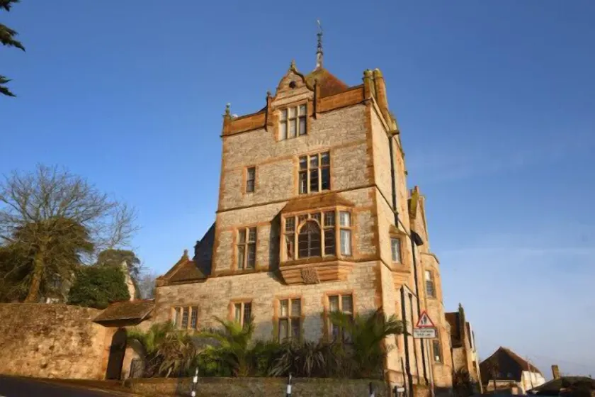 5 CORAM TOWER, romantic, country holiday cottage in Lyme Regis - Image 1
