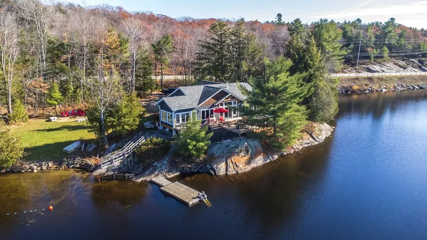 Escape to Muskoka Waterfront Cottage - Hot Tub & Private Beach!! - Image 1