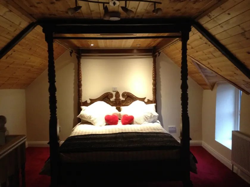 Romatic Couples Retreat Luxurious Accommodation - Image 1