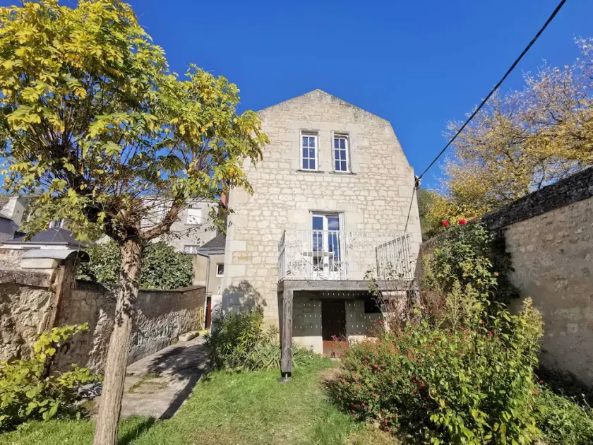 House near town center with garden and terrace - Image 1