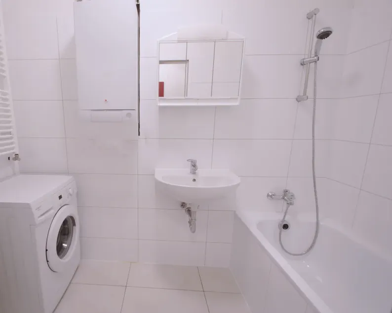 Raisa 4 værelser Terrasser Lejlighed med have - Image 1