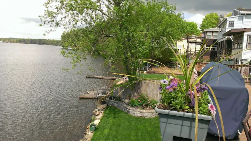 Waterfront House - 2 BR, Kæmpe Deck, smuk udsigt, Lake Lashaway E. Brookfield - Image 1