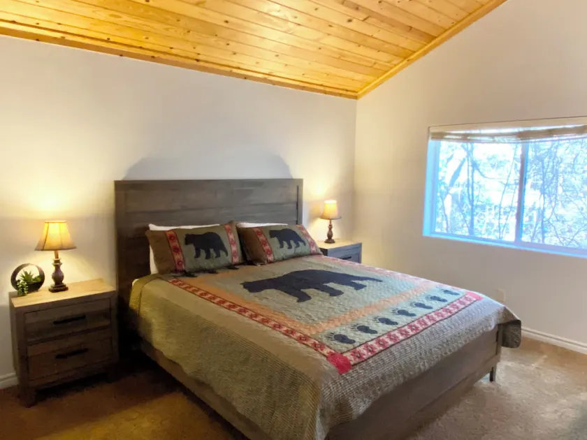 Brown Bear Lodge - Cozy mountain home situated within the quiet and ideal Sugarloaf neighborhood - Image 1