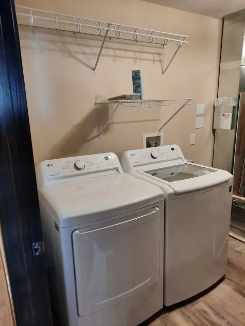 Direct Lakeside View, 3 Bed, 2 Bath Condo at Bridges Bay - Image 1