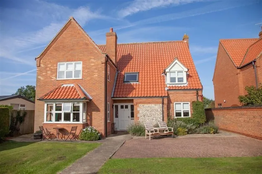 2 Priory Court - Image 1