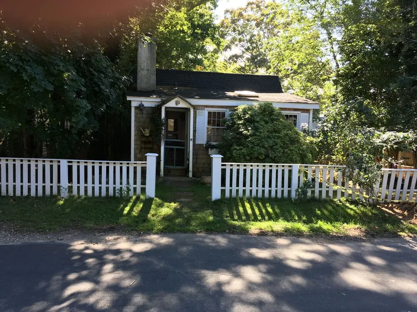 East Hampton/Springs Cottage- minutes walk to sea - Image 1