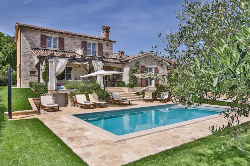 6 persons, saltwater pool, garden, barbecue, beautiful view - Image 1