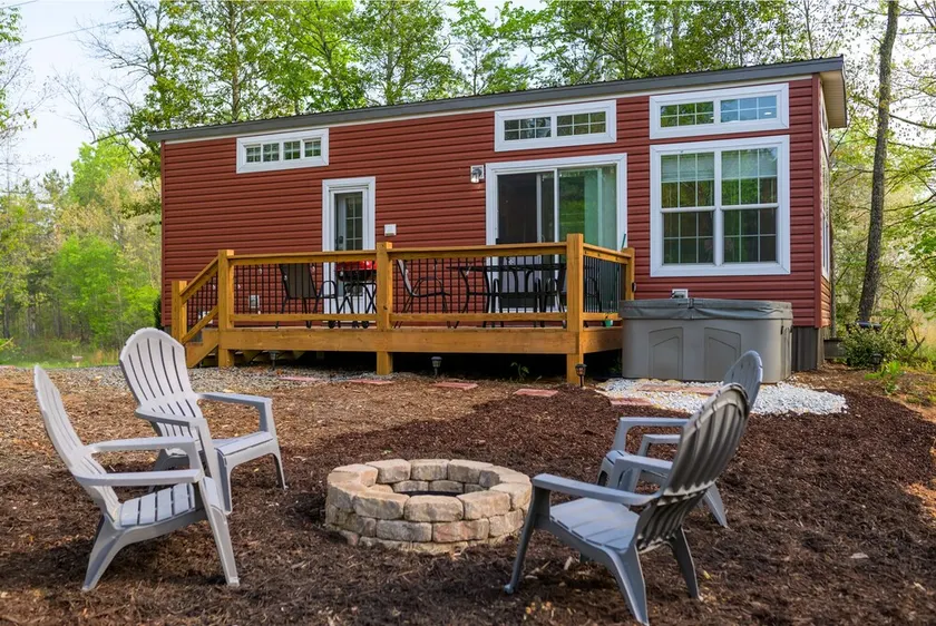 Delightful Forest Tiny Home with Hot Tub - Image 1
