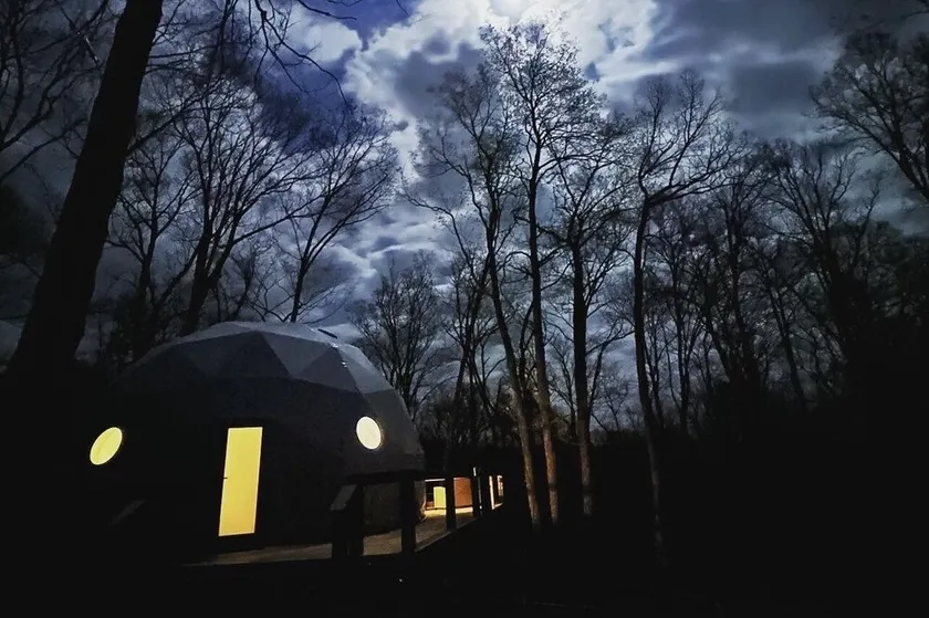 Glamping Dome · Hot Tub, Fire Pit & Forest Views - Image 1