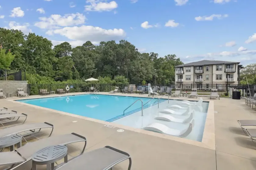 Landing Apartments - The Henry - Image 1