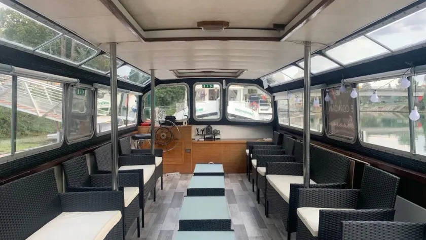 Super Mini-salle Pour vos Fêtes, sur L'eau ! - Image 1