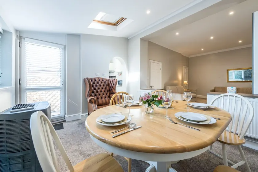 Beautiful Flat-12 minutes(tube)to Oxford Street,Accommodates up to  6 - Image 1