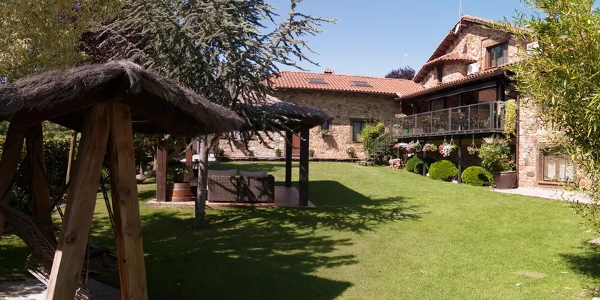 Apartment in the Sierra, duplex type with 2 bedrooms and Garden - Image 1