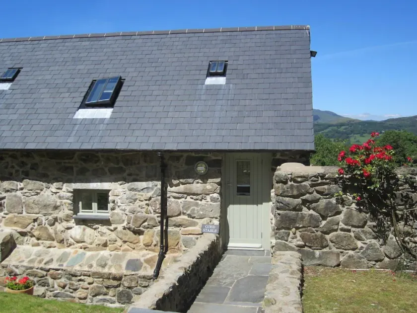 Coed-Stable - Image 1
