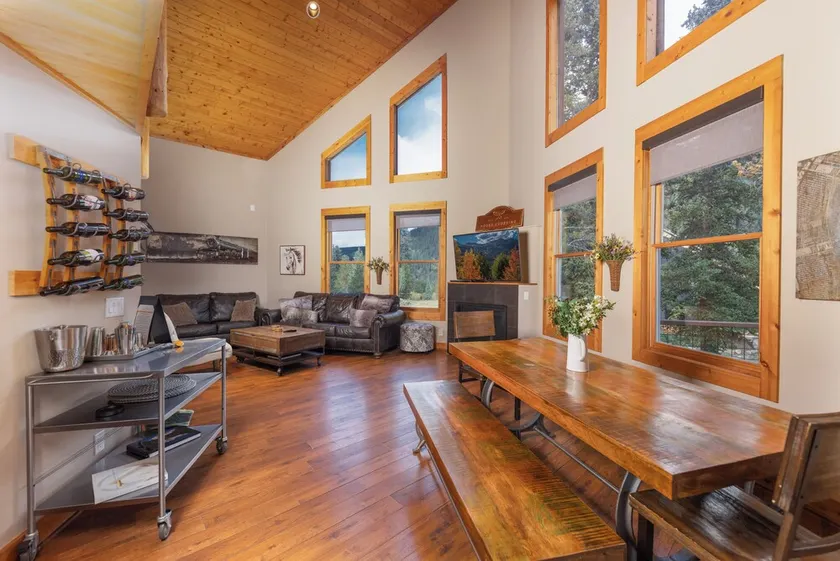 Gorgeous updated mountain home just minutes from the slopes, private hot tub, pool table! - Image 1
