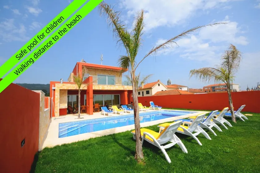 Superb Esposende Villa 5 Bedrooms Villa Agobar Tennis Court - Image 1