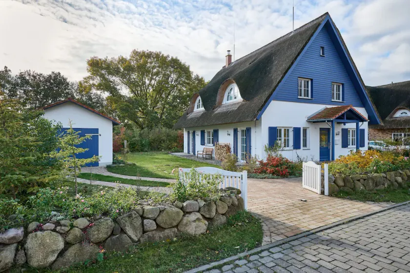 generous thatched cottage (160 m²) on the Baltic Sea, sauna, stove, forest edge location - Image 1