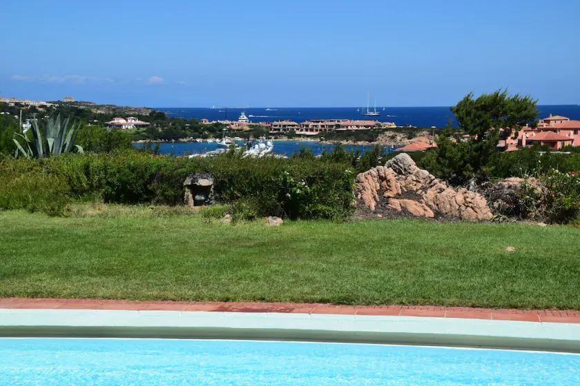 Elegant apartment with swimming pool and beautiful view of the harbor. - Image 1