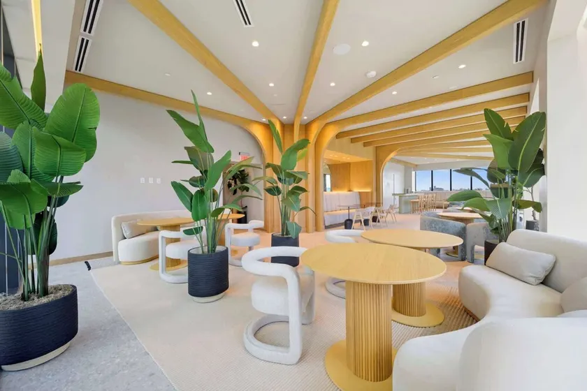 Ocean Dreams Chic 2BR Getaway Minutes from Miami's Top Attractions - Image 1