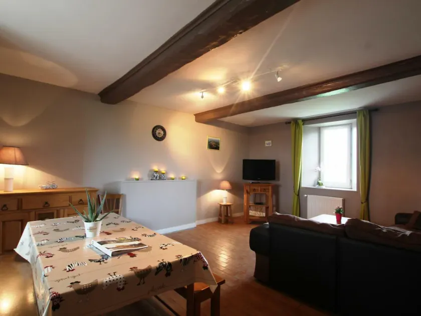 Maison Familiale Spacieuse avec Jardin et Cheminée – Animaux Bienvenus, Barbecue et WiFi Inclus - Image 1