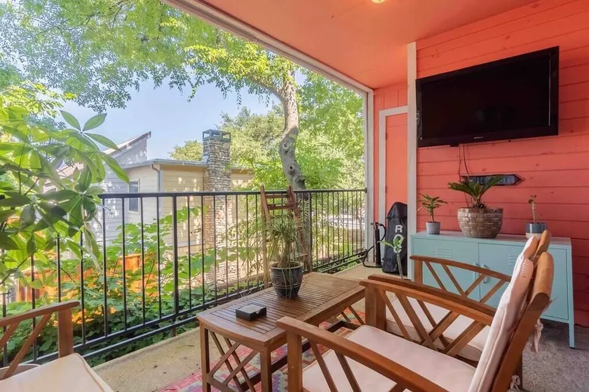 Retro Gold With a City View! Steps From Zilker - Image 1
