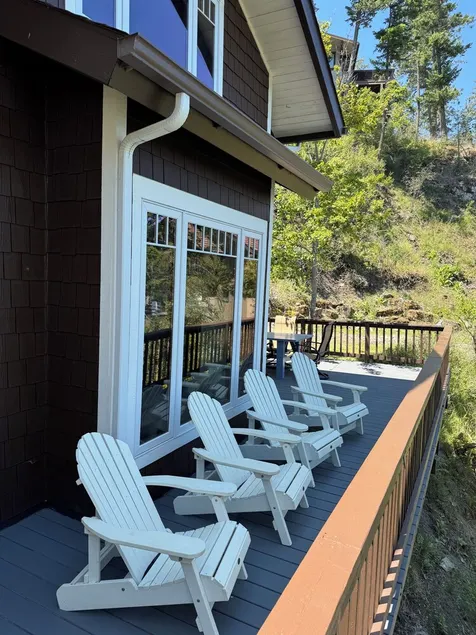 Newly remodeled waterfront home in a beautifully protected bay on Finley Point! - Image 1
