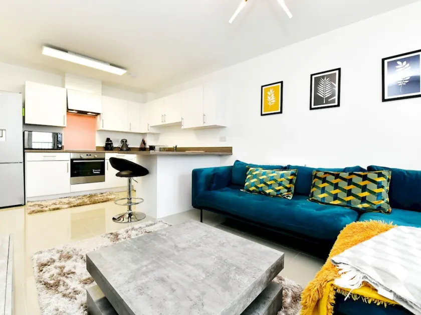 Sleek 1 Bed Apartment w Parking - Pass the Keys - Image 1