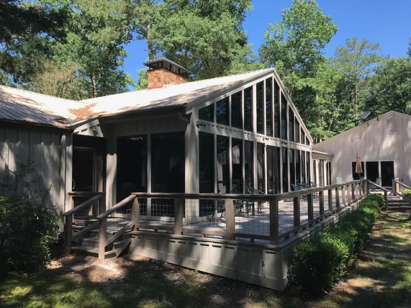 Hidden Pines Lodge - Fortrolighed i East Texas Piney Woods - Image 1
