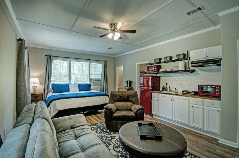 Convenient/Safe Location: Studio APT near WholeFoods - Image 1