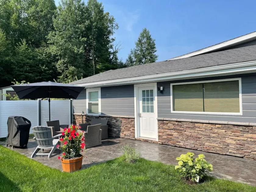 The Hartman’s Get Away – Cozy Retreat 2 Bedroom 8 Min to All Star Village - Image 1