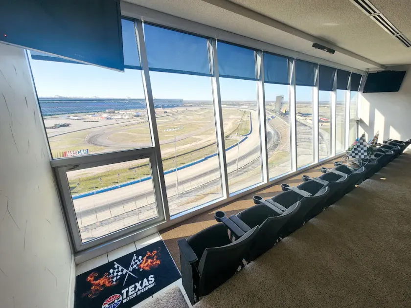 Hyr en lyxig 7th Floor Texas Motor Speedway Condo! Rätt på racerbanan! - Image 1