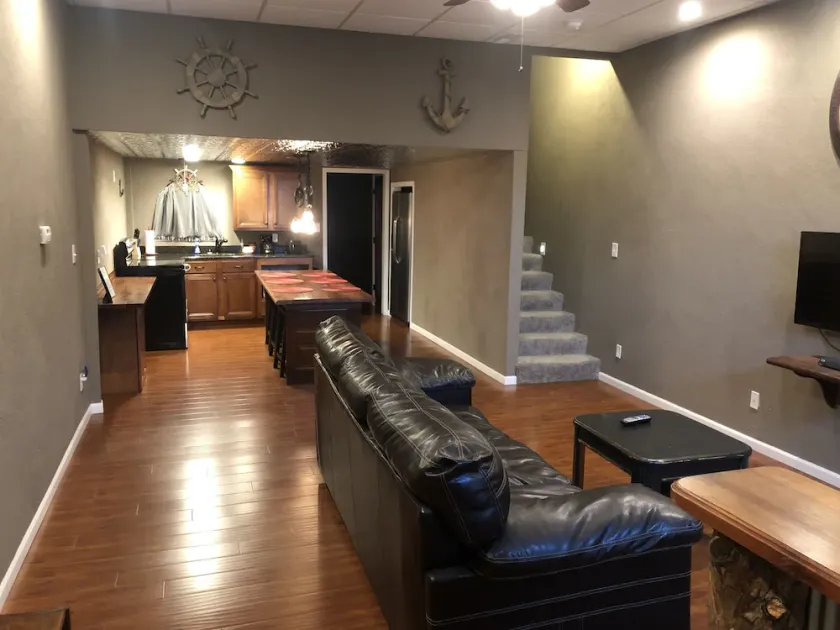 2BR • 1BA • 5 sovplatser - Image 1