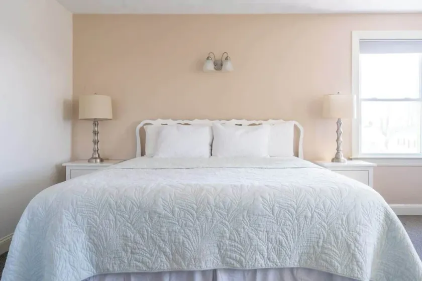 #8 | Largest Room w/King bed - Image 1