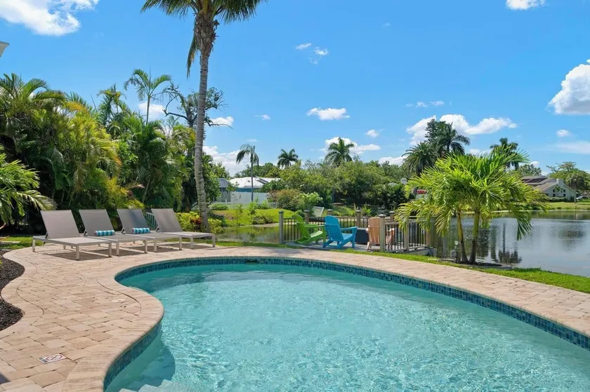 Lakeside Retreat! Lakefront Bor i det nordvestlige Bradenton m / saltvandspool - Image 1