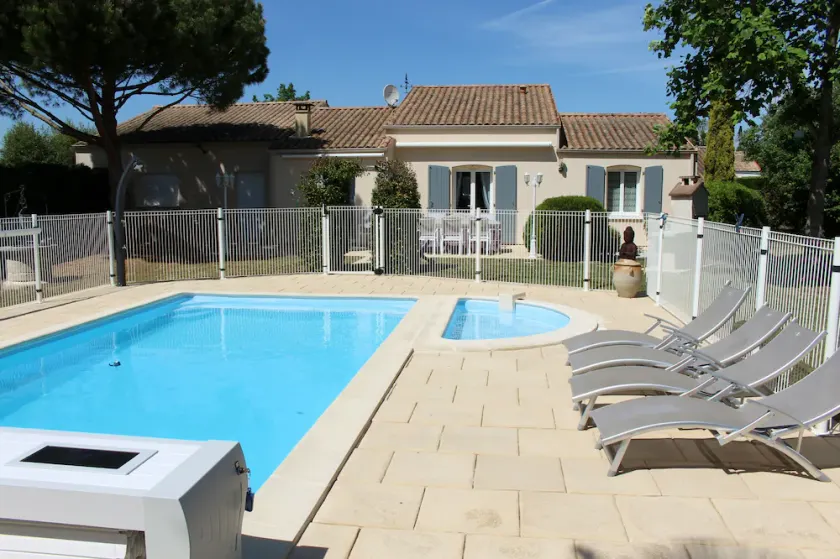 SINGLE-STOREY VILLA HOUSE NOT OVERLOOKED - Image 1