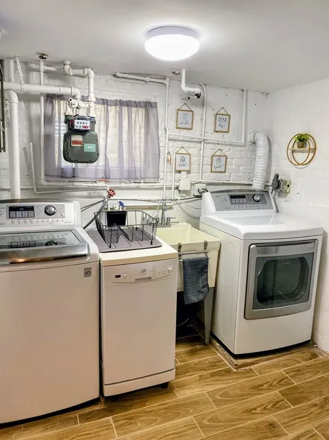 Kingsize-Bett & Waschmaschine in der Wohnung! - Image 1