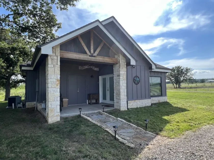 Cozy Ranch Guest Home located between Granbury and Glen Rose. - Image 1